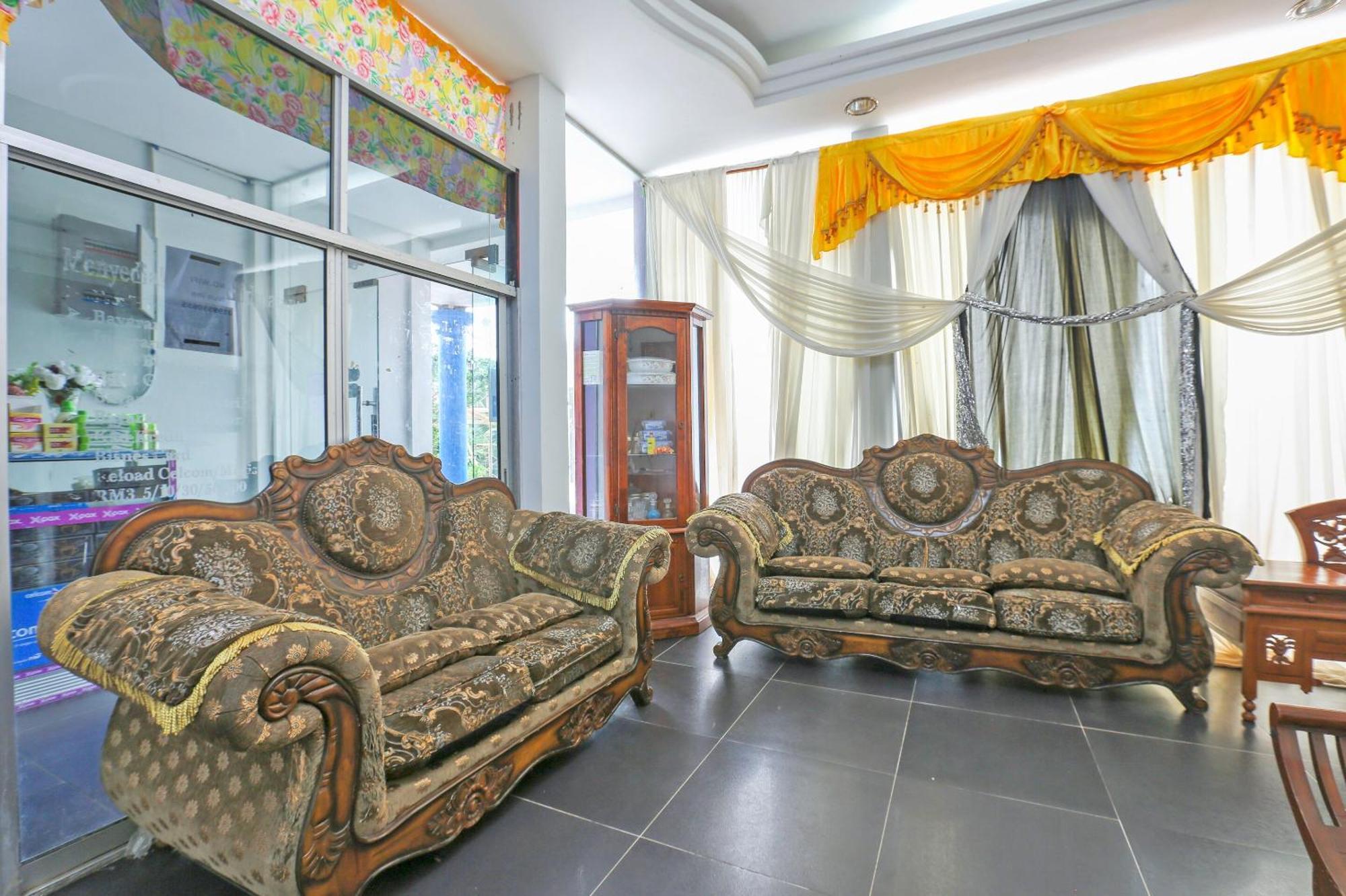 Oyo 89933 Nun Hotel Jeli Екстер'єр фото