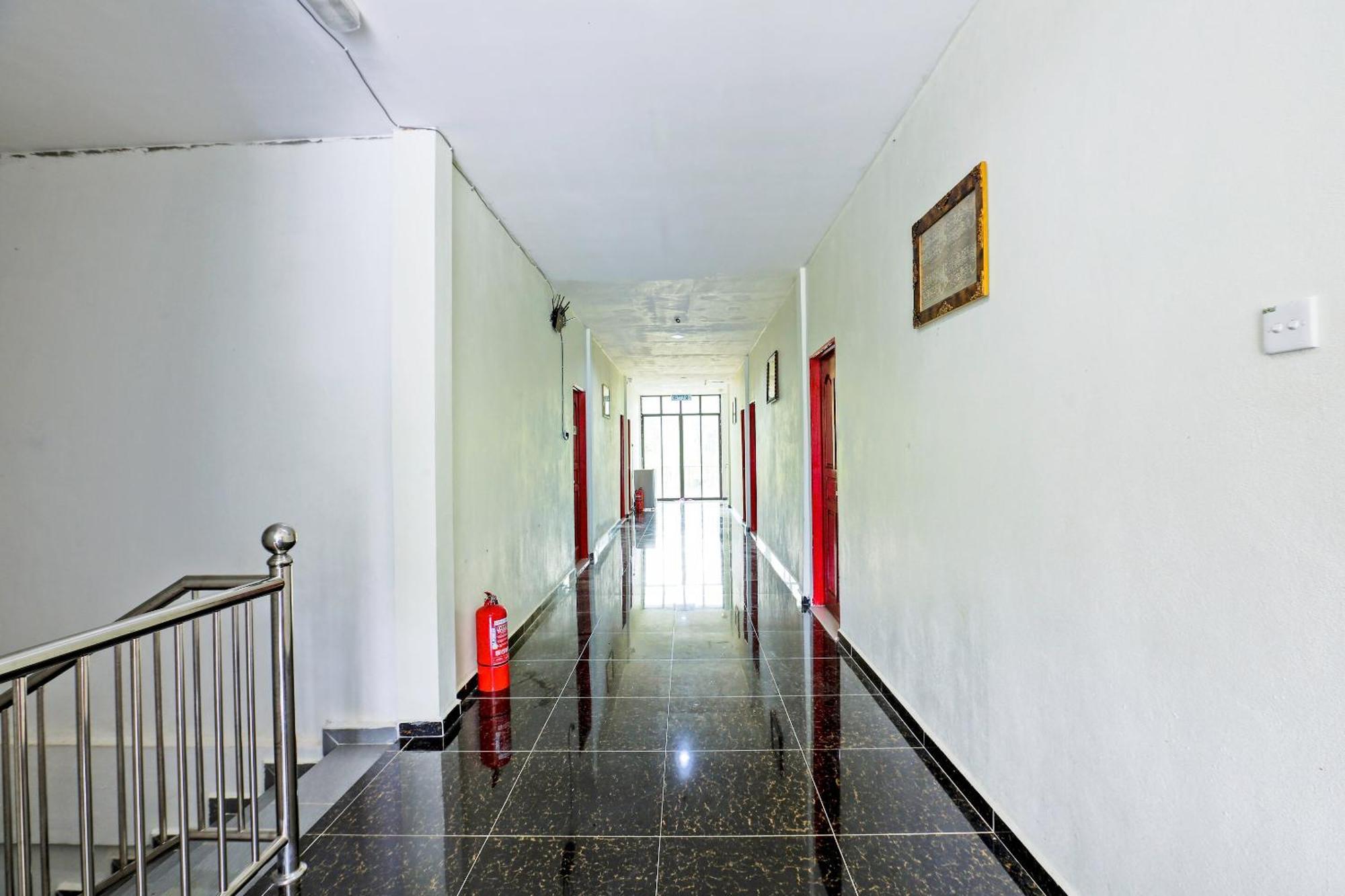 Oyo 89933 Nun Hotel Jeli Екстер'єр фото