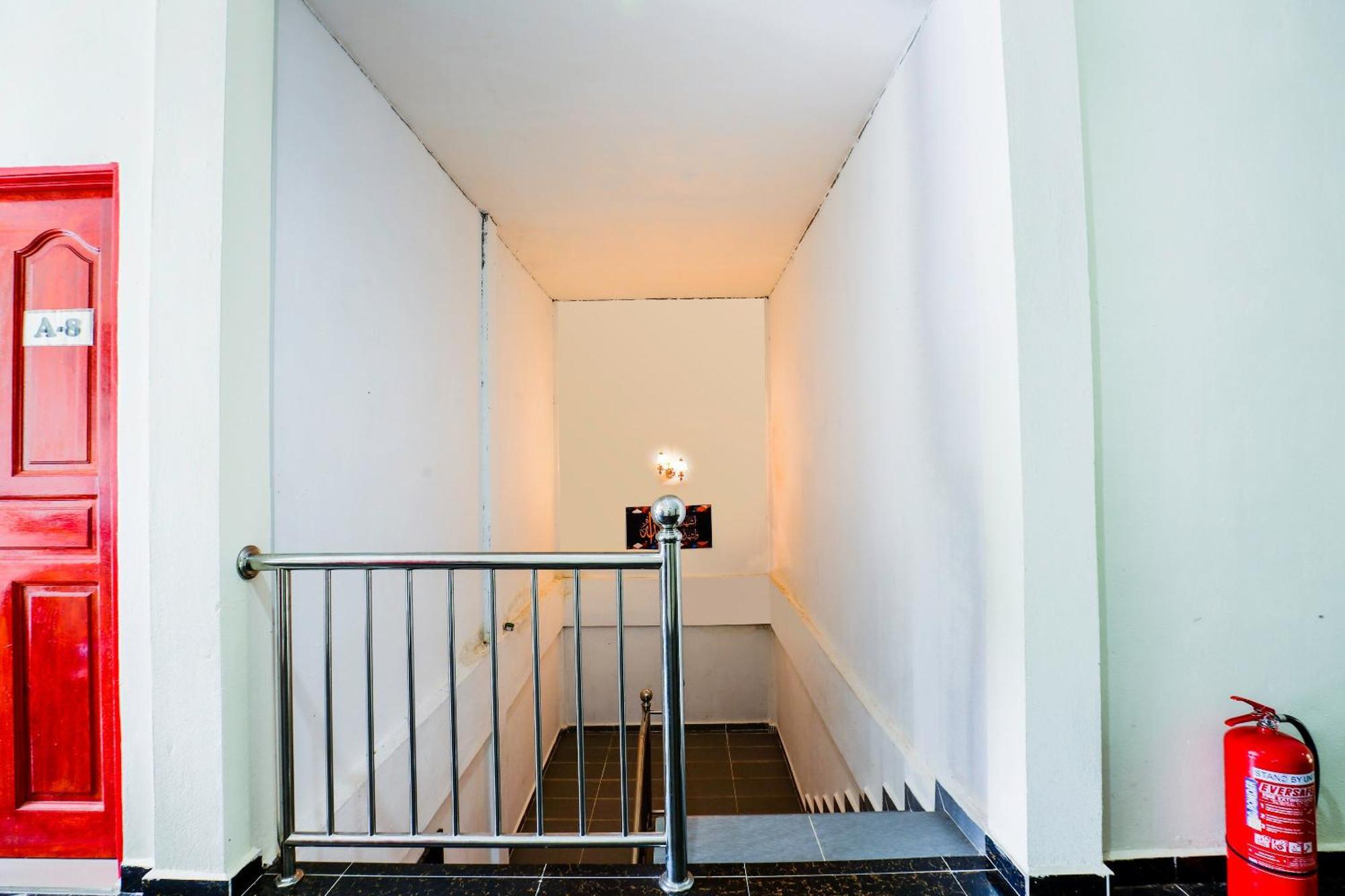 Oyo 89933 Nun Hotel Jeli Екстер'єр фото