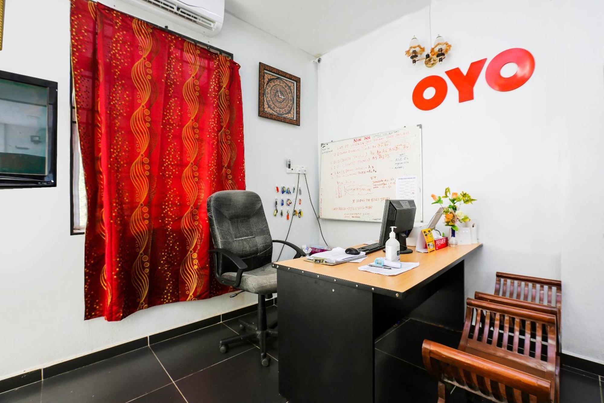 Oyo 89933 Nun Hotel Jeli Екстер'єр фото