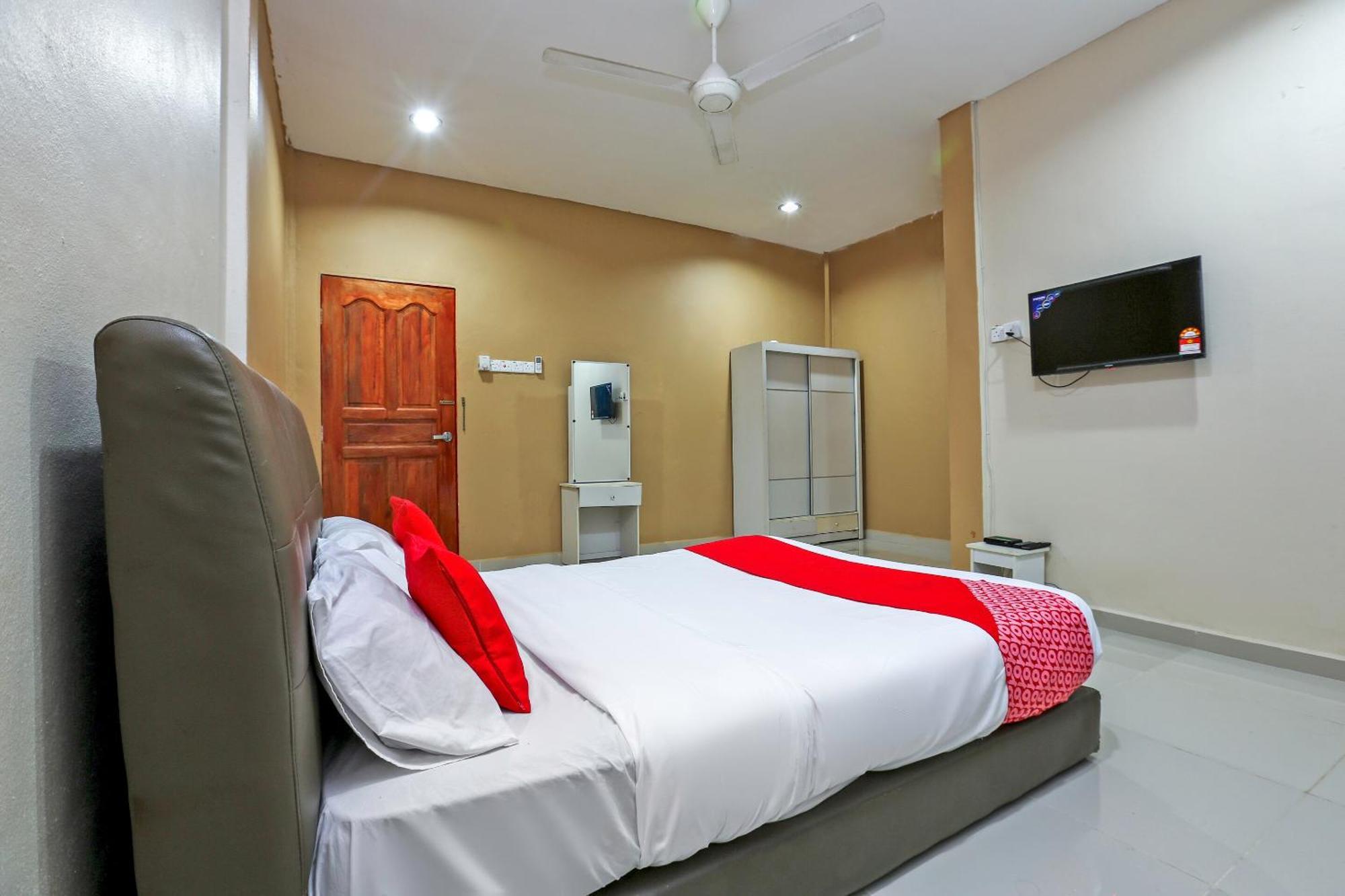 Oyo 89933 Nun Hotel Jeli Екстер'єр фото